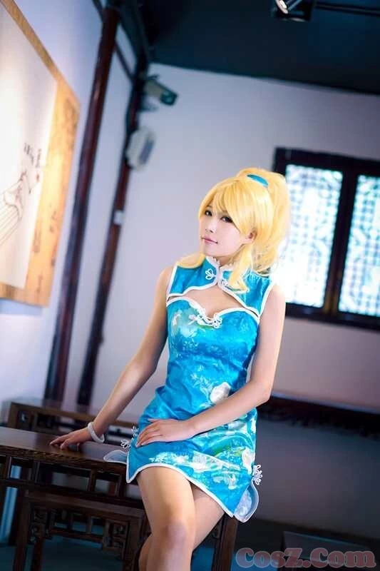 旗袍高跟的黄发原来穿上旗袍也是那么可人！