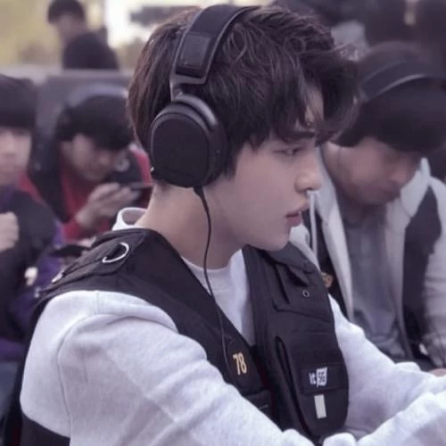 潮流范男生头像，形象往往充满了自信、活力和魅力