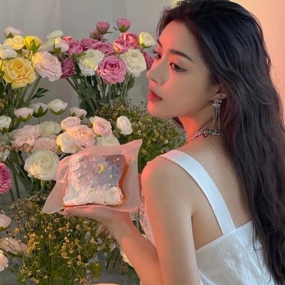 女生头像 花系少女 可爱女头像  爱自己是终生浪漫的开始。