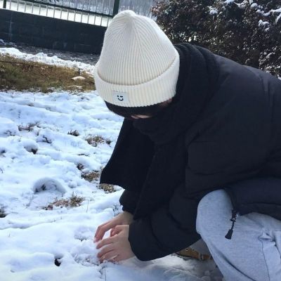 女生头像 这个冬天有人给你捂手吗