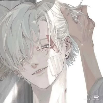 潮流动漫头像男生伤感，破碎的心痛苦的眼泪