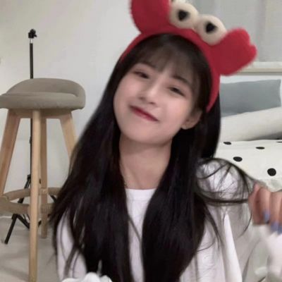 提升你气质的2023最火女生高清头像，给人的感觉是高雅而不失亲切