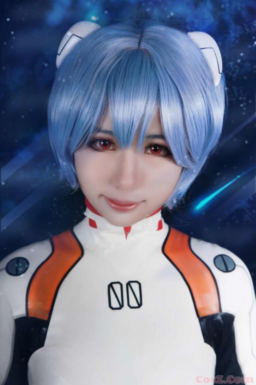 旗袍确实不错但是我怎么感觉这个小哥哥笑的好恐怖！