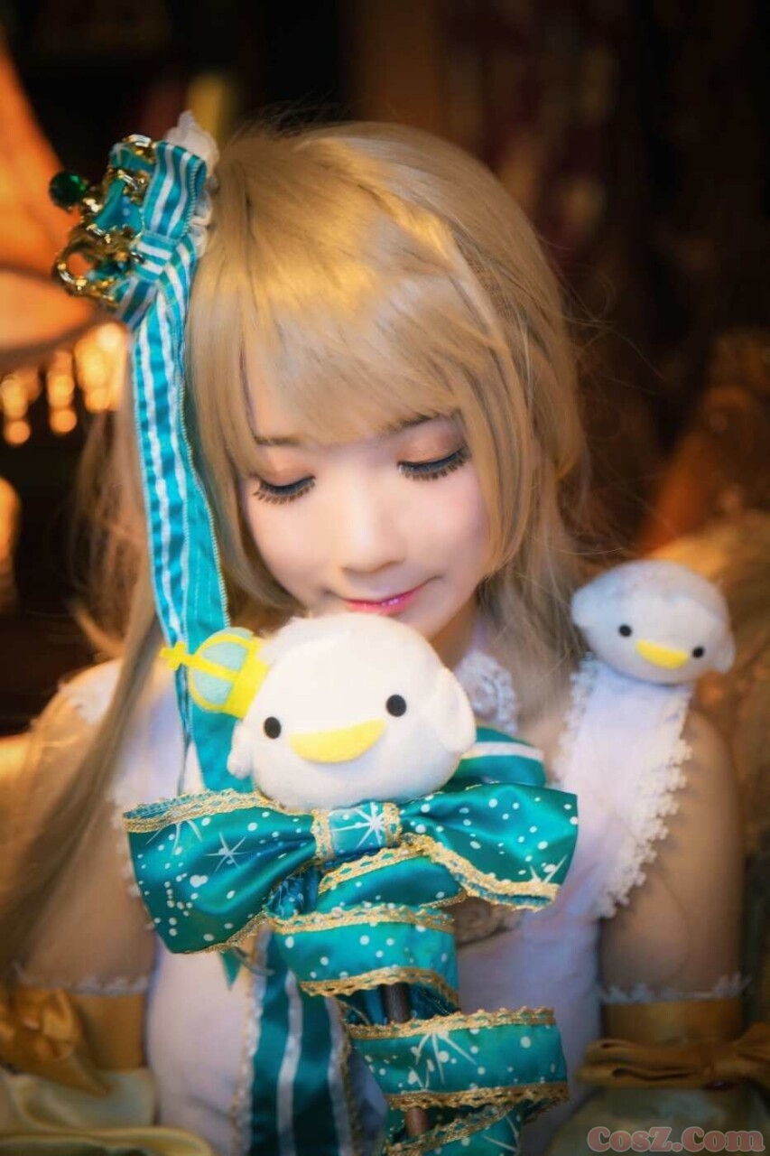 旗袍确实不错但是我怎么感觉这个小哥哥笑的好恐怖！