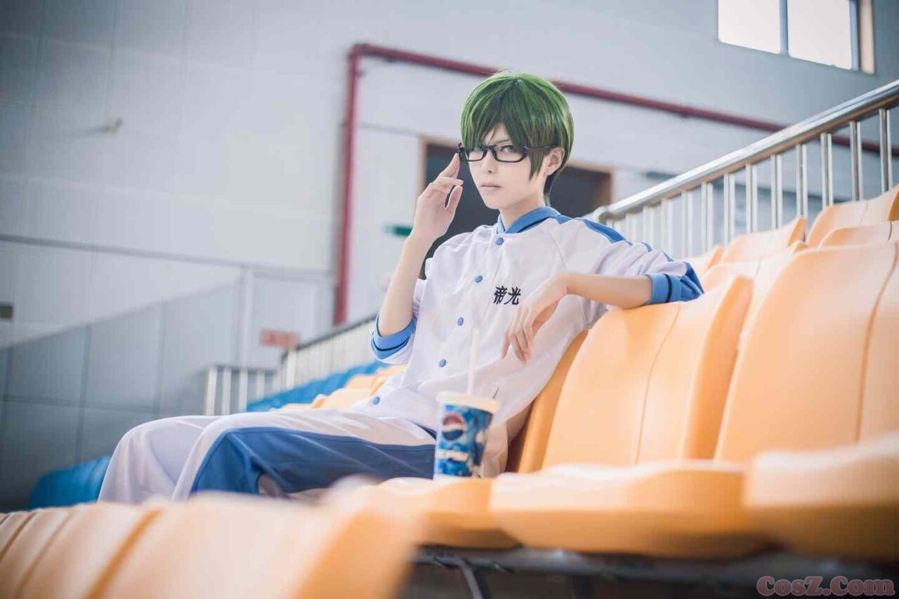 你是喜欢古风的旗袍还是喜欢现代风格的旗袍？